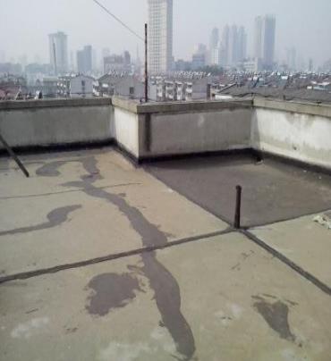 新青漏水维修 楼顶漏水是什么原因，楼顶漏水维修方法是什么?