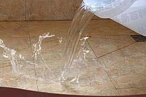新青漏水维修 免砸砖防水材料该如何施工